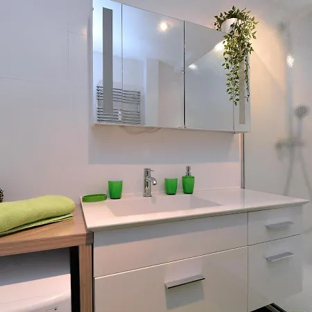 De Luxe En Hyper-centre Avec 3 Chambres, Balcon, Parking, Proche Musee Unterlinden - Fr-1-744-37 Colmar